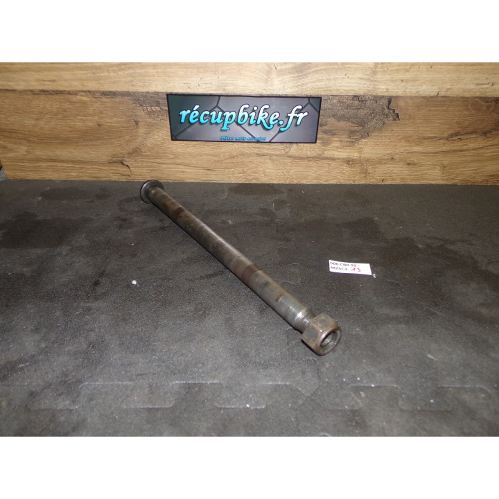 Axe roue arrière CBR-F 600 1992