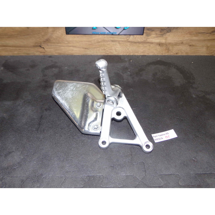 Platine repose pieds gauche Aprilia Tuono 2005