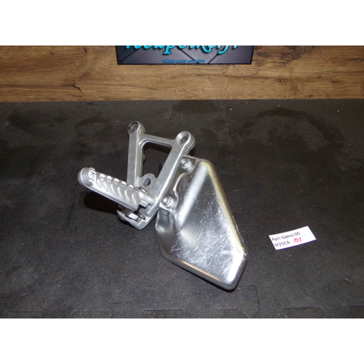 Platine repose pieds gauche Aprilia Tuono 2005