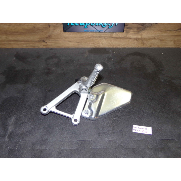 Platine repose pieds droit Aprilia Tuono 2005