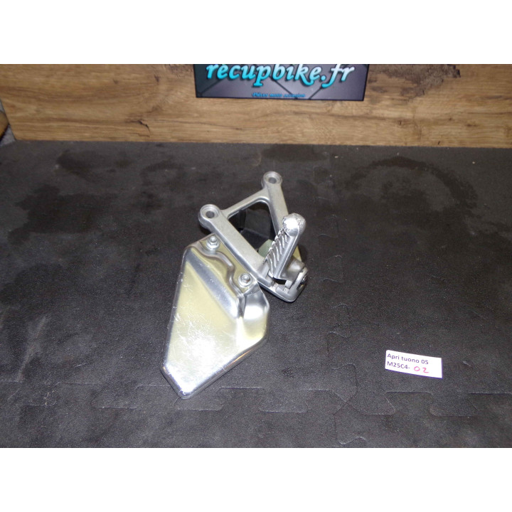 Platine repose pieds droit Aprilia Tuono 2005