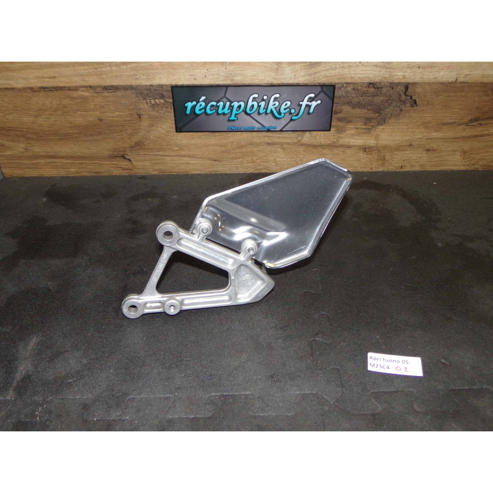 Platine repose pieds droit Aprilia Tuono 2005