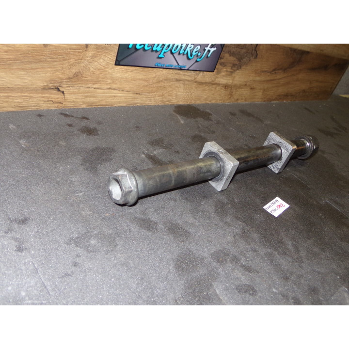 Axe roue arrière Kawasaki ZX-6R 1999