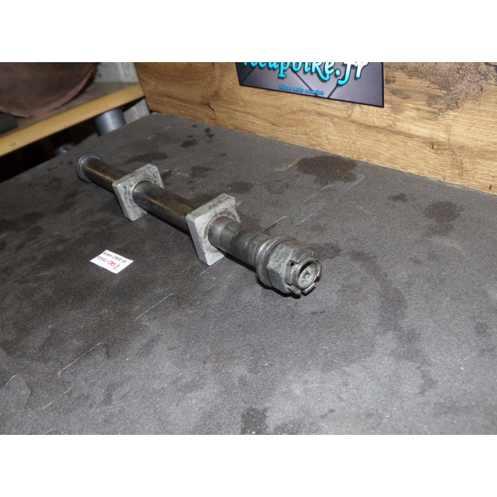 Axe roue arrière Kawasaki ZX-6R 1999