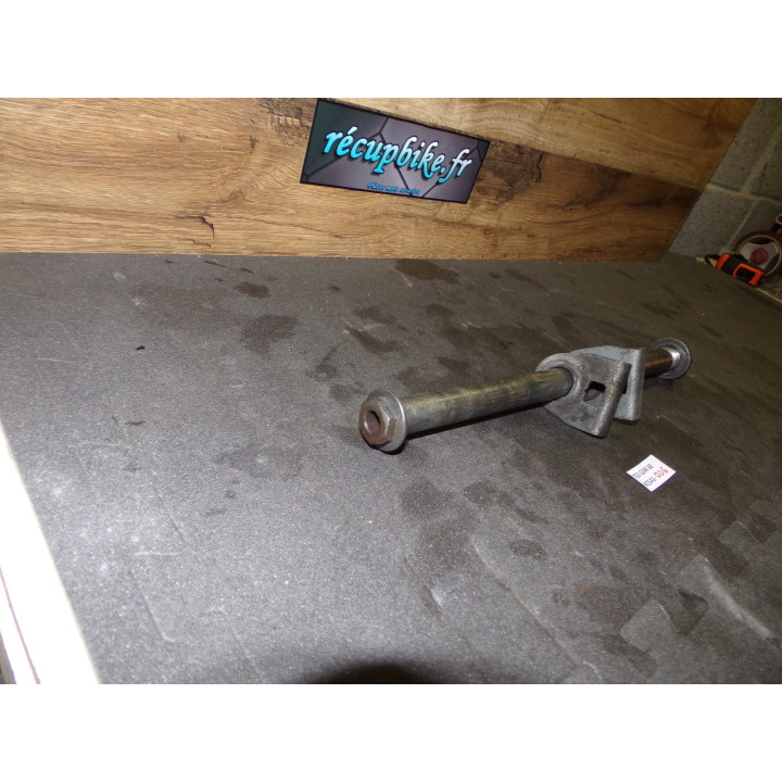 Axe de roue arrière Suzuki GSX-R 750 1988