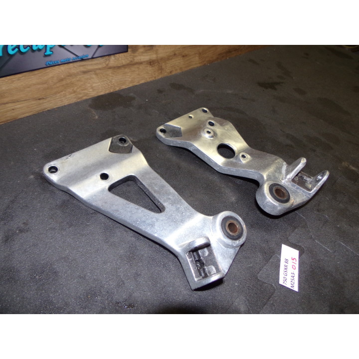 Platine repose pieds passager Suzuki GSX-R 750 1988