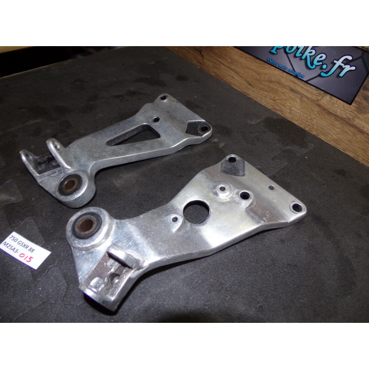 Platine repose pieds passager Suzuki GSX-R 750 1988