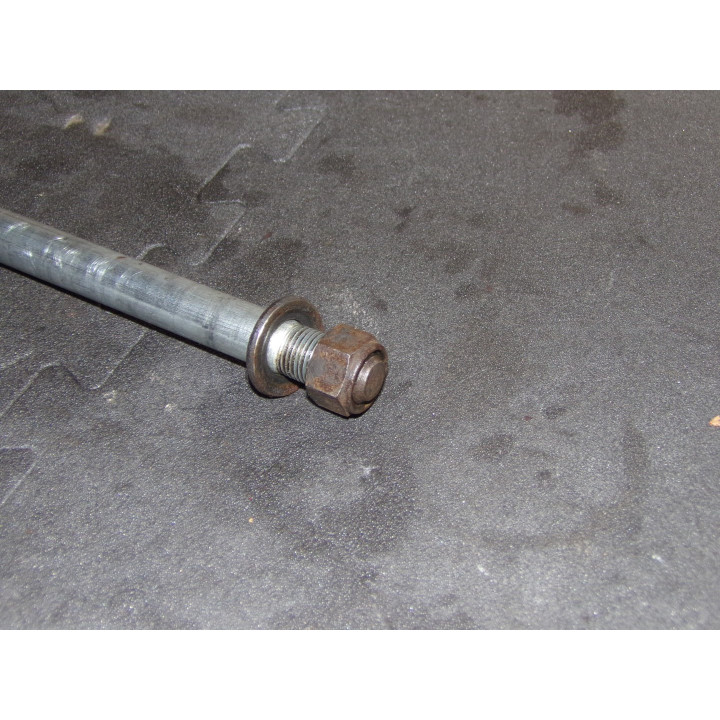 Axe roue arrière Suzuki GSX-F 750 1999