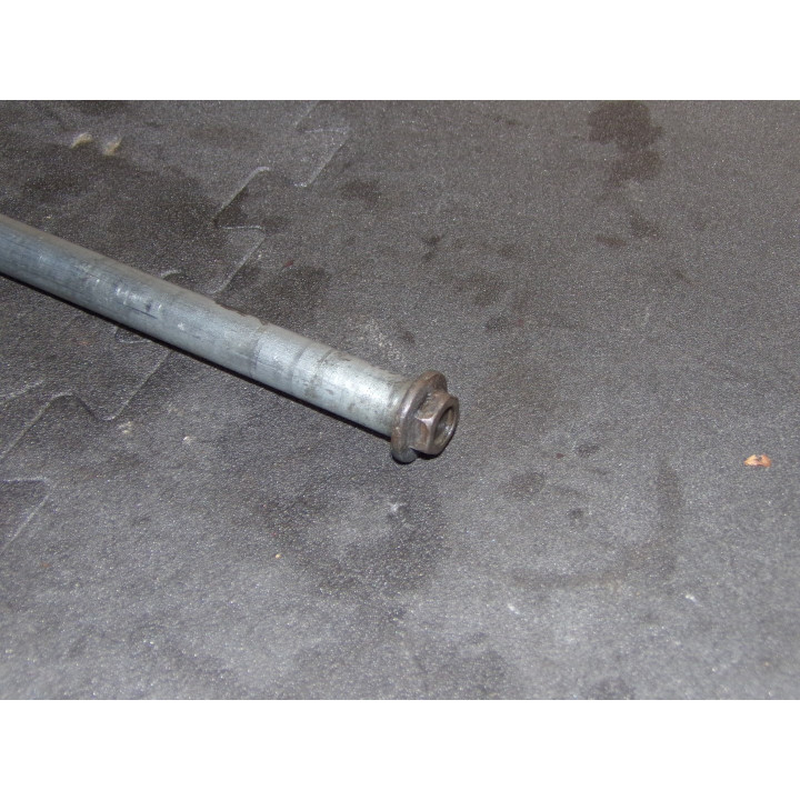 Axe roue arrière Suzuki GSX-F 750 1999