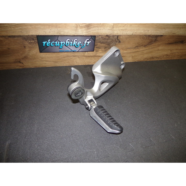 Repose pied arrière droit Suzuki GSX-R Hayabusa 2009