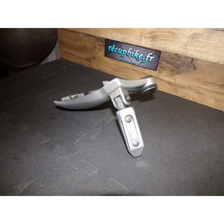 Repose pied arrière droit Suzuki GSX-R Hayabusa 2009