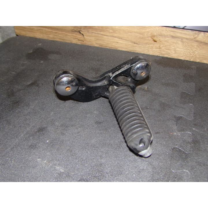 Repose pied droit Suzuki GSX-F 600 1995