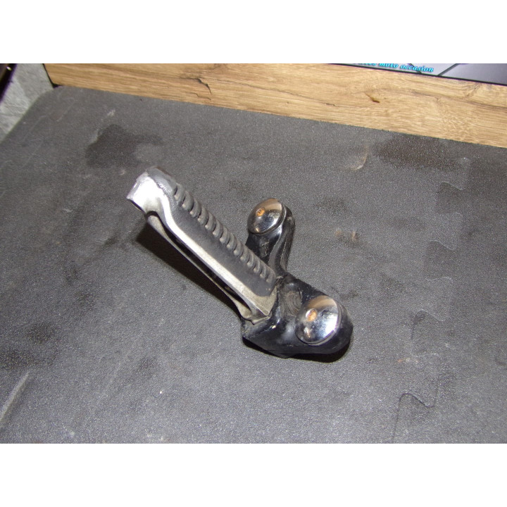 Repose pied droit Suzuki GSX-F 600 1995