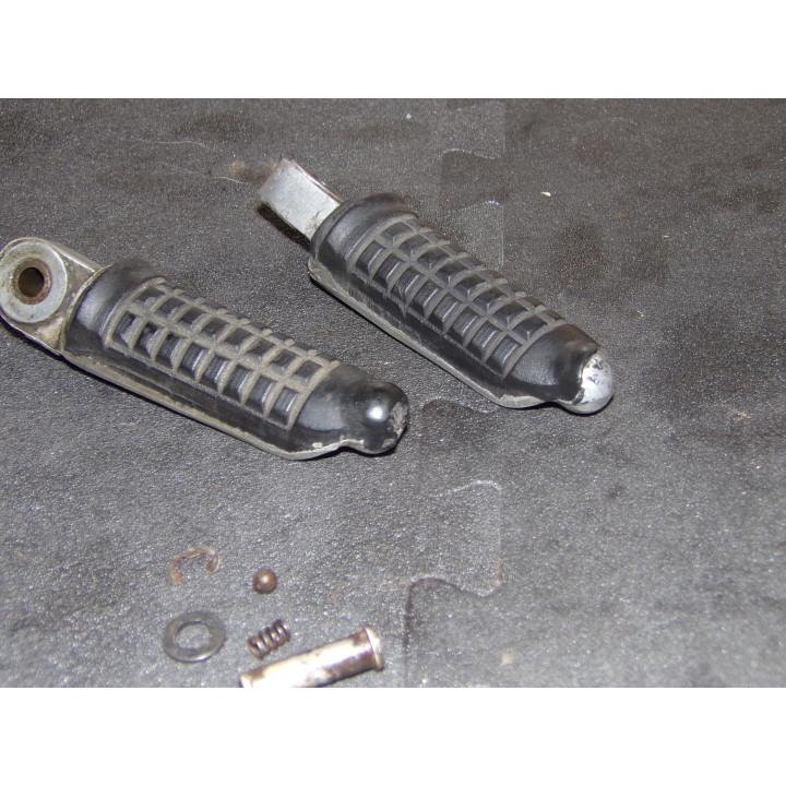 Repose pieds passager Suzuki GSX-F 600 1995