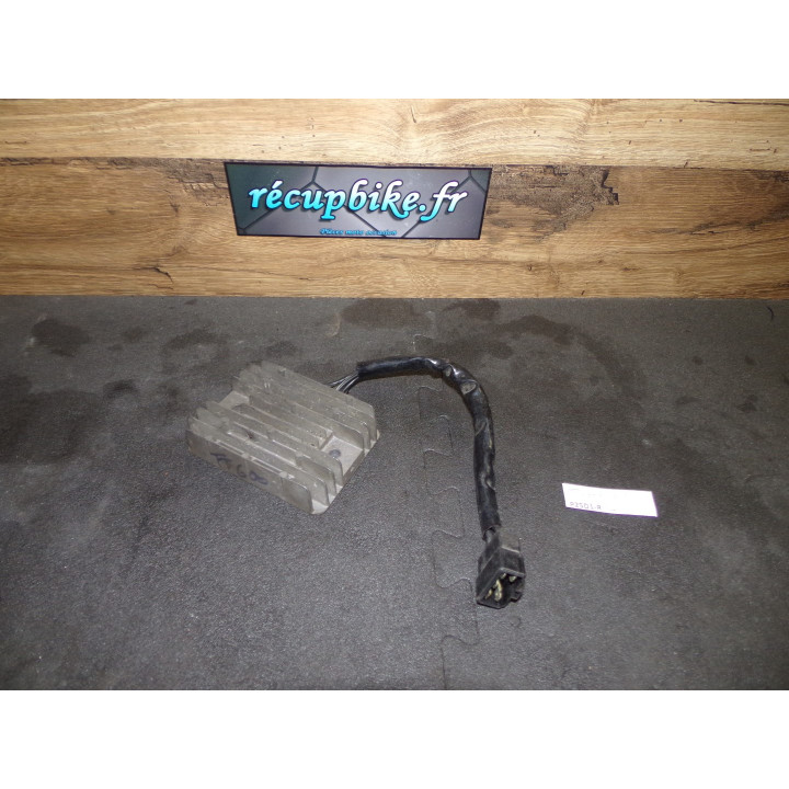 Régulateur charge Triumph TT 600