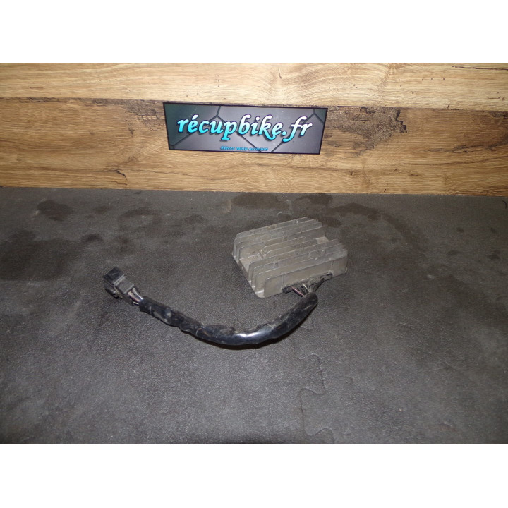 Régulateur charge Triumph TT 600