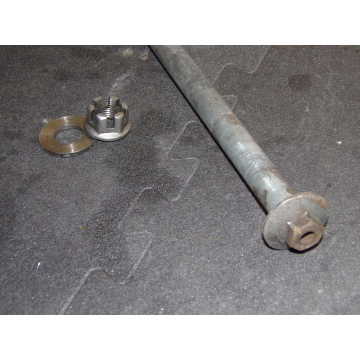 Axe de roue arrière Yamaha FZ 1987