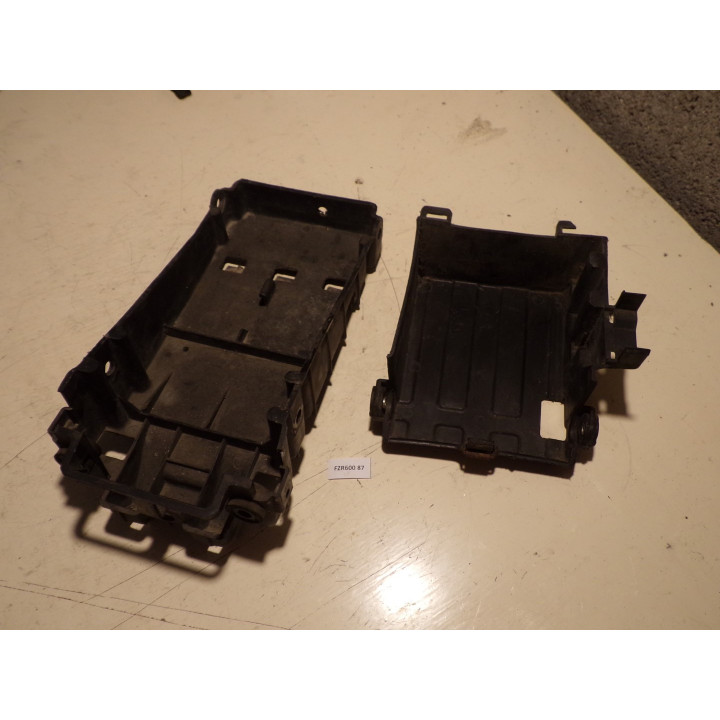 Plastique sous selle Yamaha FZ 1987