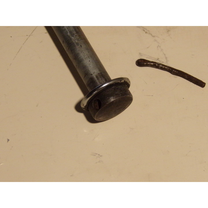 Axe roue arrière Kawasaki GT 550 1995