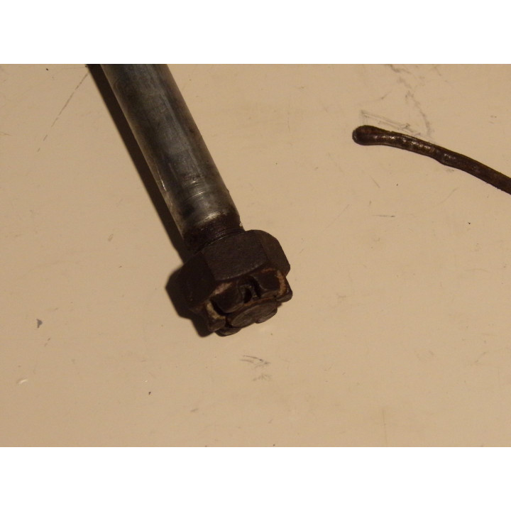 Axe roue arrière Kawasaki GT 550 1995