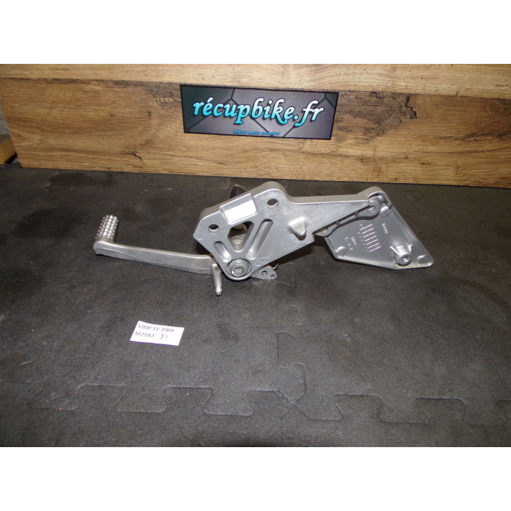 Platine droite frein Suzuki 1000 SV S 2004