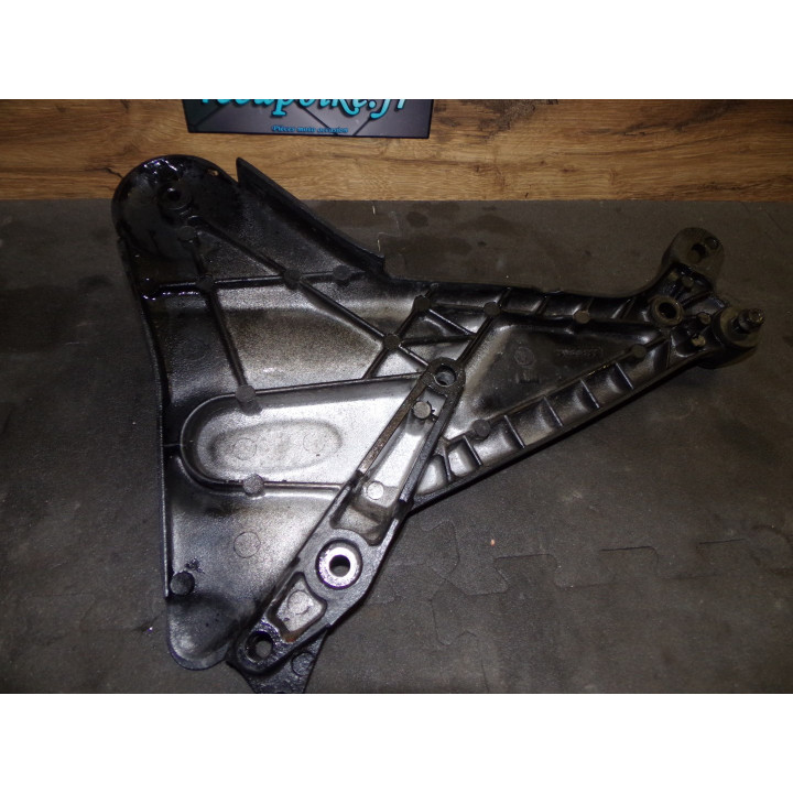 Platine repose pied droite Triumph 1200 Trophy 2000
