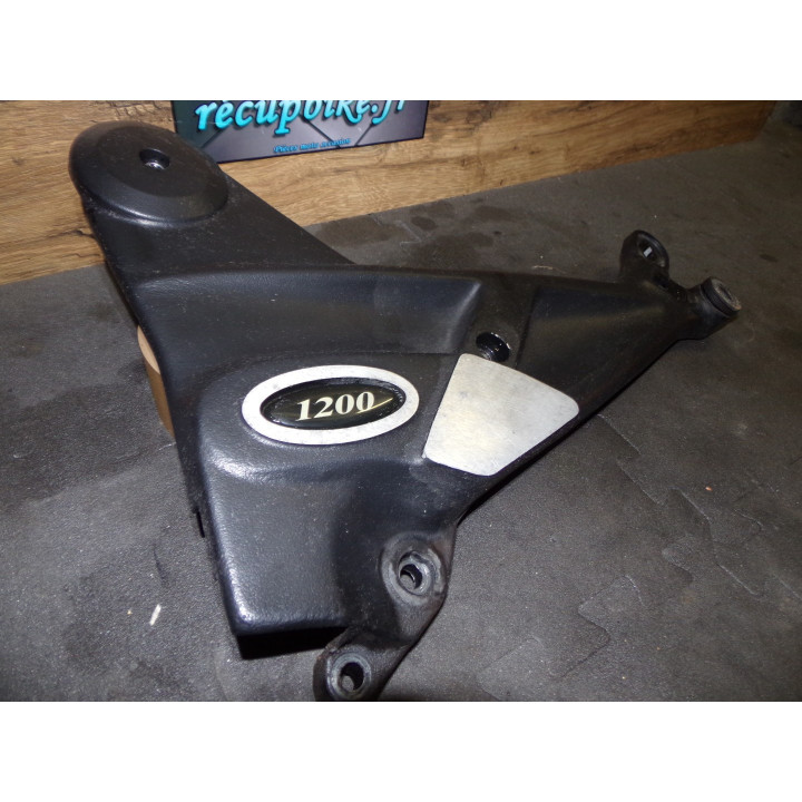 Platine repose pied gauche Triumph 1200 Trophy 2000 d’occasion- Recup Bike