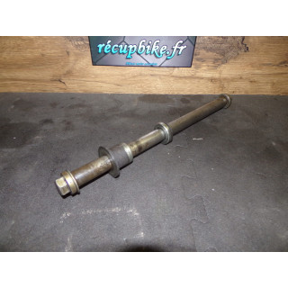 Axe de roue arrière Triumph 1200 Trophy 2000