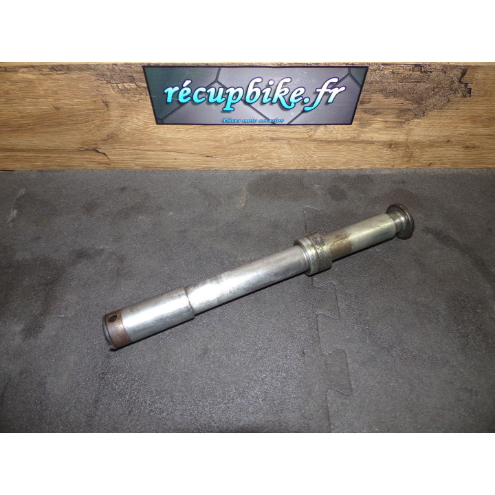 Axe roue avant Triumph 1200 Trophy 2000