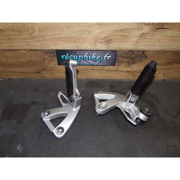 Platines repose pieds passager Suzuki 750 GSX-F 2006