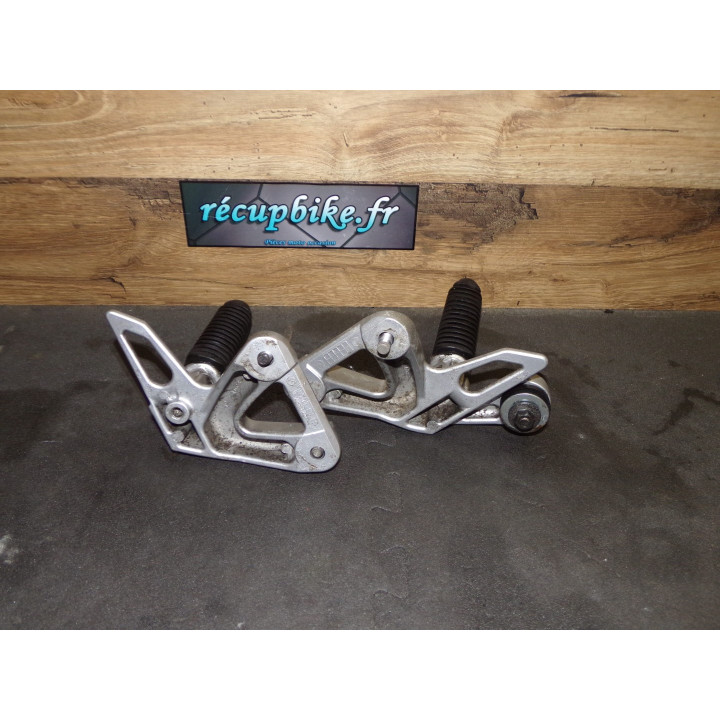 Platines repose pieds passager Suzuki 750 GSX-F 2006