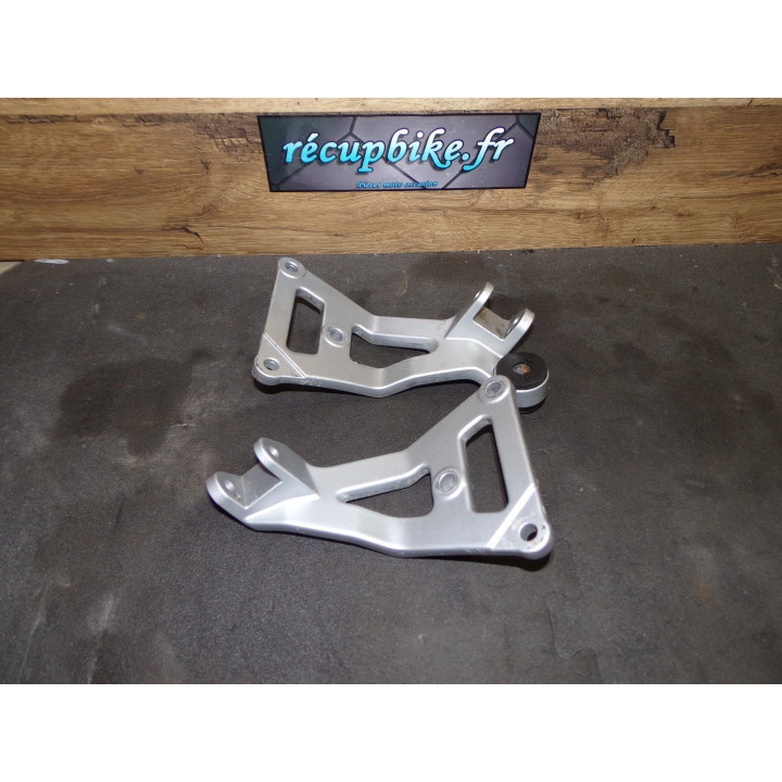 Platines repose pieds passager Suzuki 750 GSXR W 1992