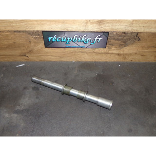 Axe de roue avant Kawasaki 750 Z 2005 (lot2)