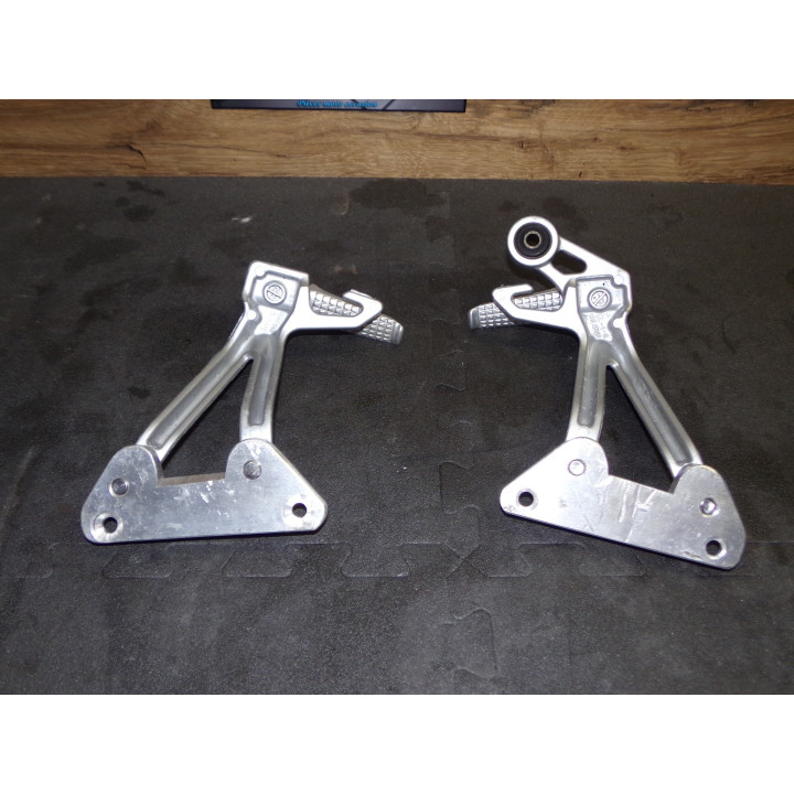 Repose pied passager Suzuki 1100 GSX-R 1994