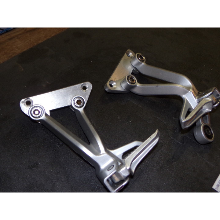 Repose pied passager Suzuki 1100 GSX-R 1994