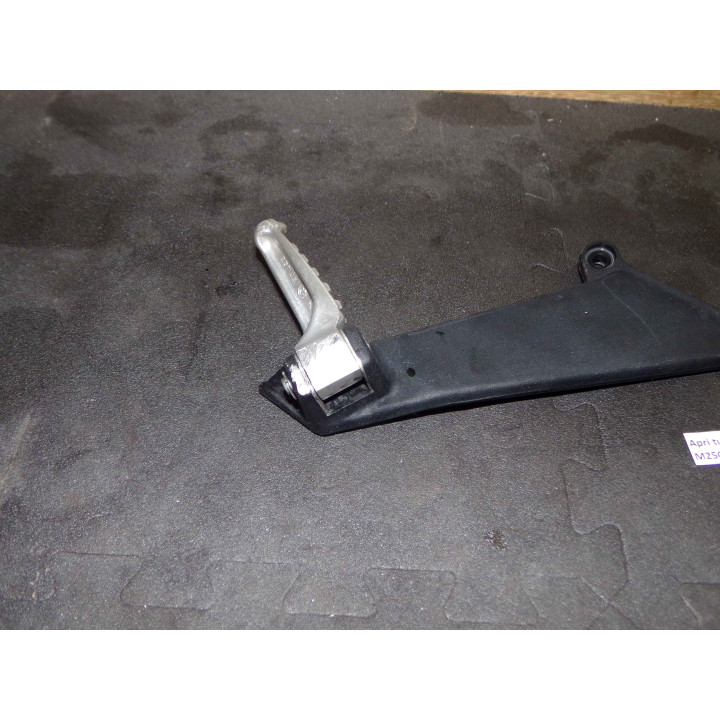 Repose pied passager droit Aprilia Tuono 2005