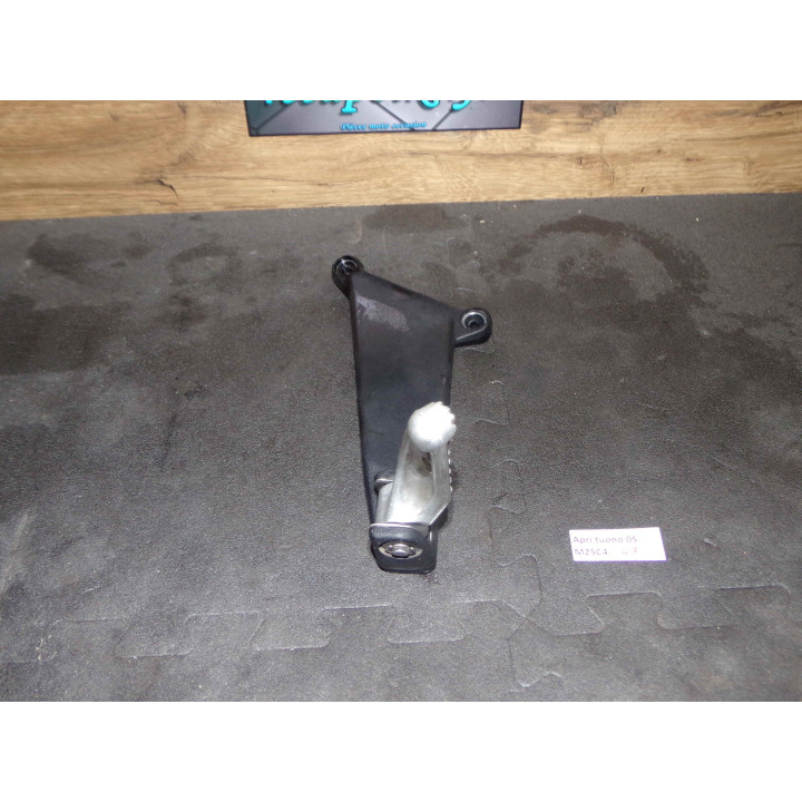 Repose pied passager gauche Aprilia Tuono 2005